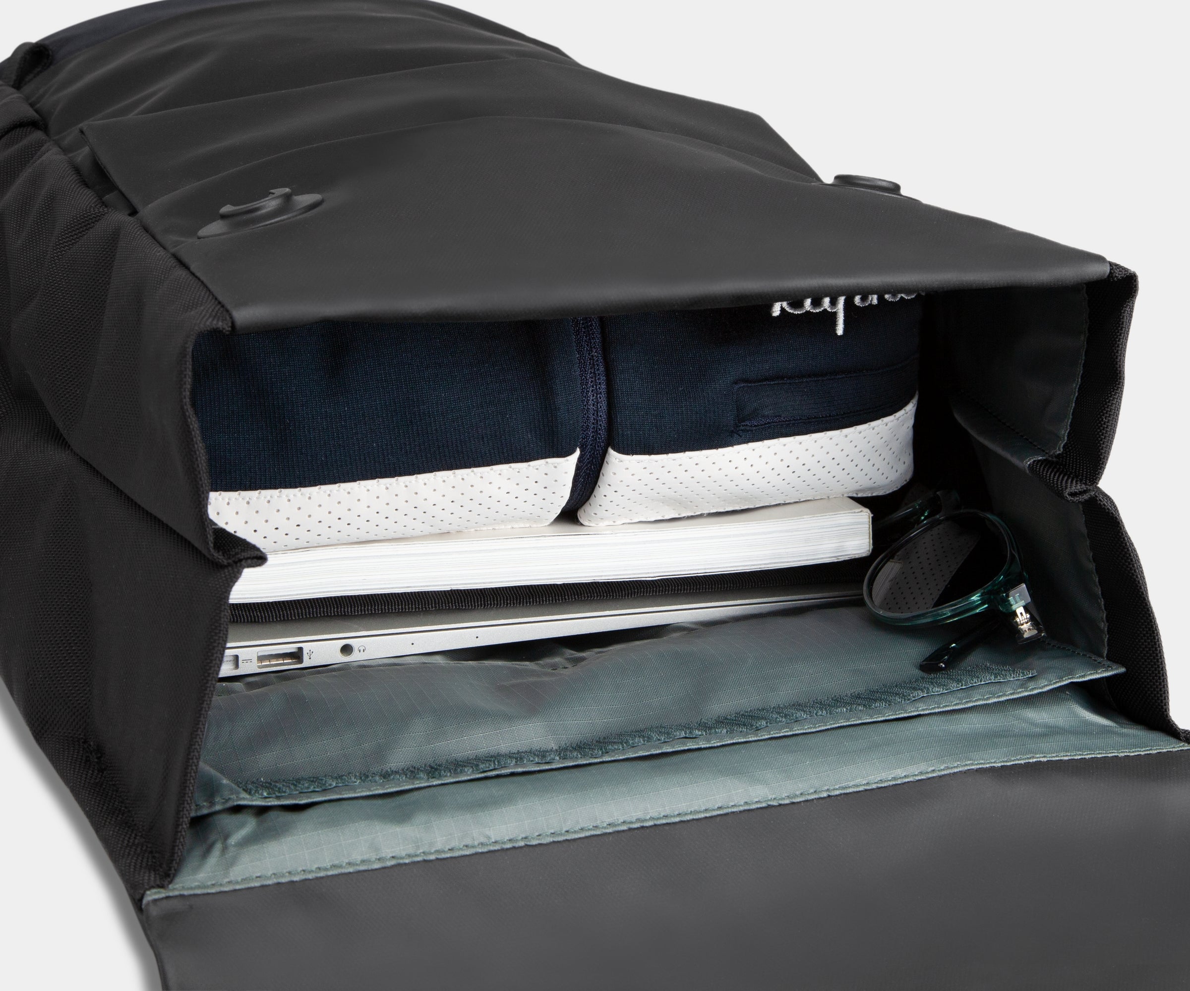 Robin Commuter Backpack - Image 23